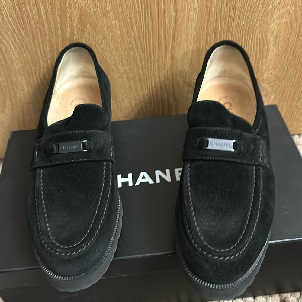 Chanel loafer, like new suede🐝🐝 shoes run small and narrow